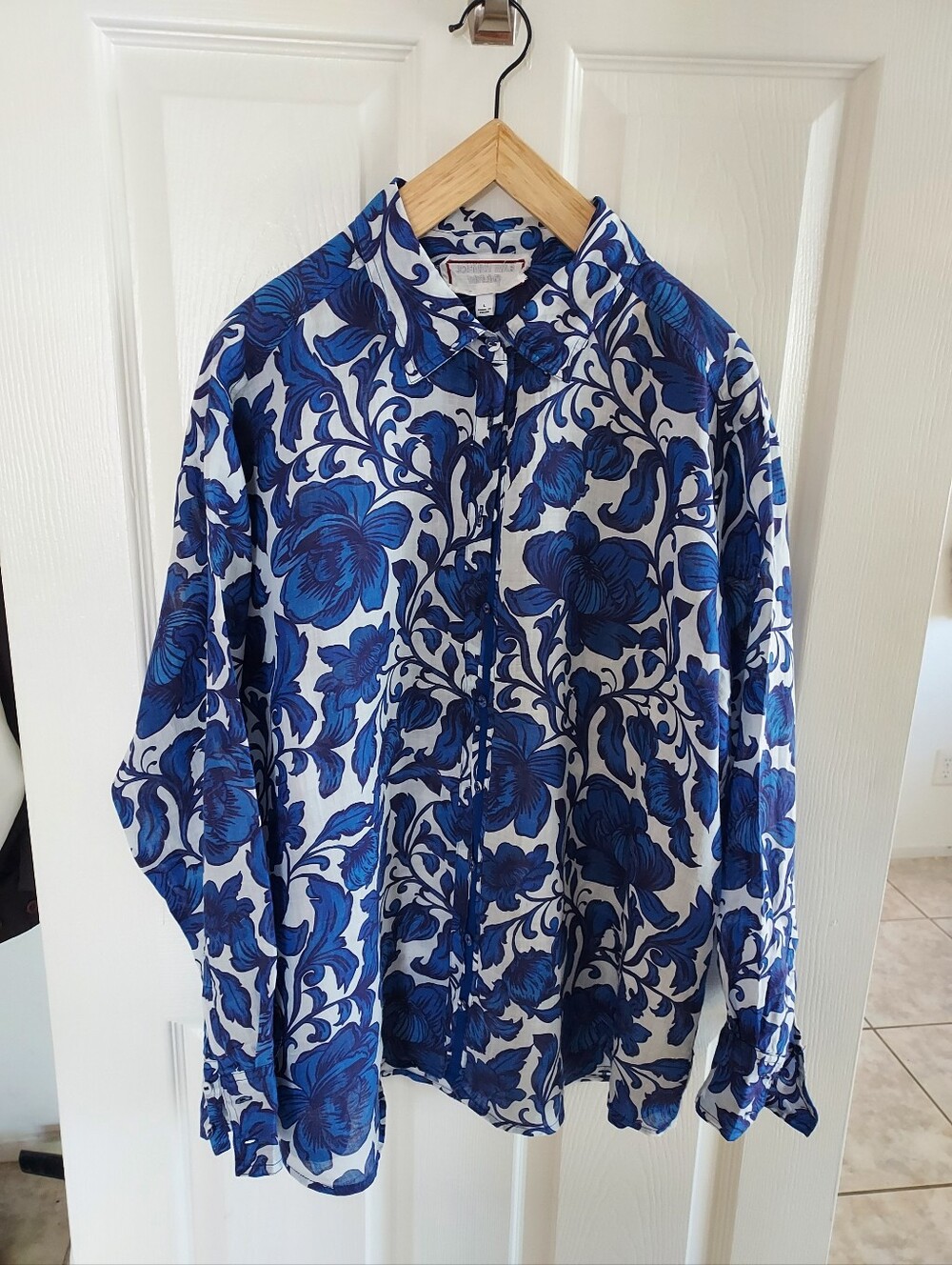 Johnny Was Blue and White Floral Linen Look Button-Front Shirt